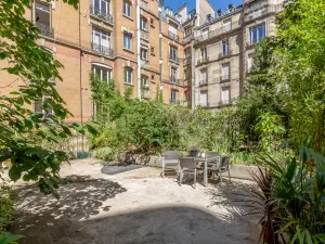 Charming Loft with Private Garden in Paris 16th