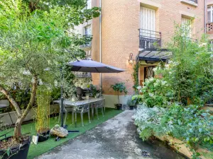 Charming Loft with Private Garden in Paris 16th