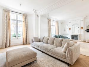 Elegant 250 m² Apartment for Events in Paris 16th