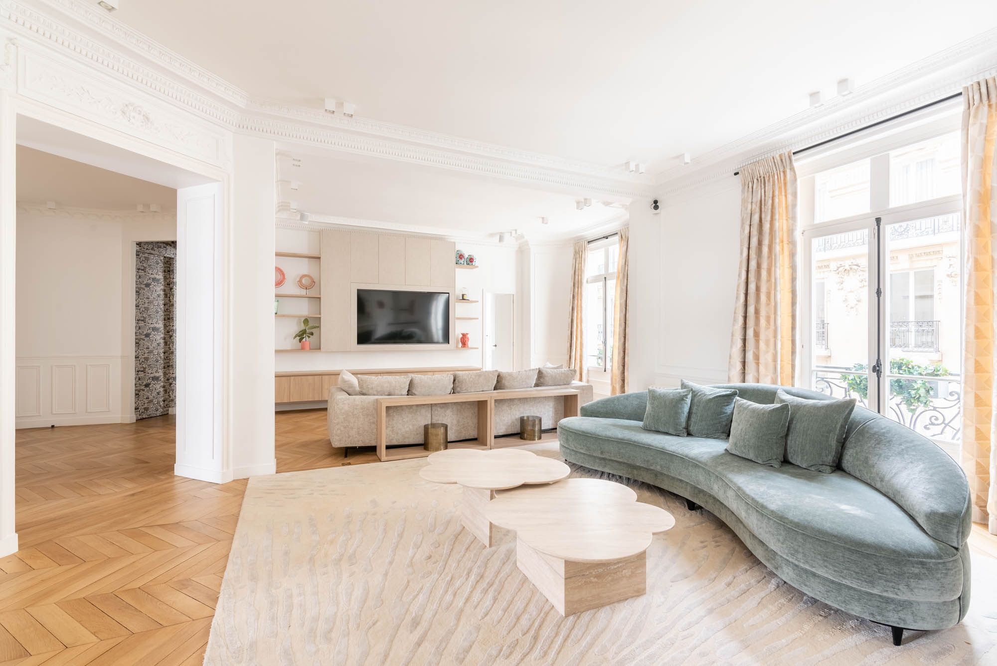 Elegant 250 m² Apartment for Events in Paris 16th