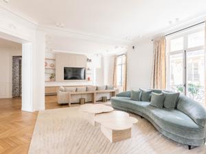 Elegant 250 m² Apartment for Events in Paris 16th