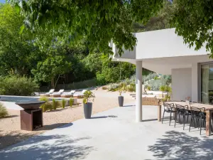 Futuristic Architect-Designed Villa for Events in Marseille