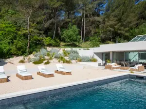 Futuristic Architect-Designed Villa for Events in Marseille