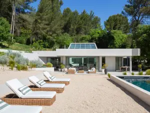 Futuristic Architect-Designed Villa for Events in Marseille