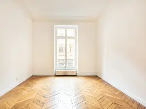 Elegant 400 m² Apartment for Events in Paris 8th