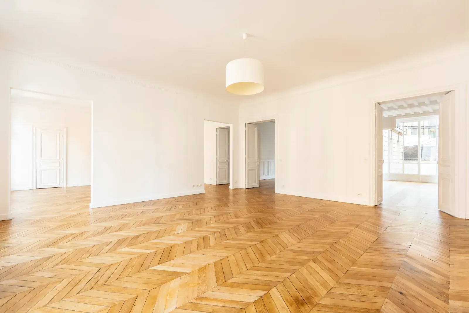 Elegant 400 m² Apartment for Events in Paris 8th