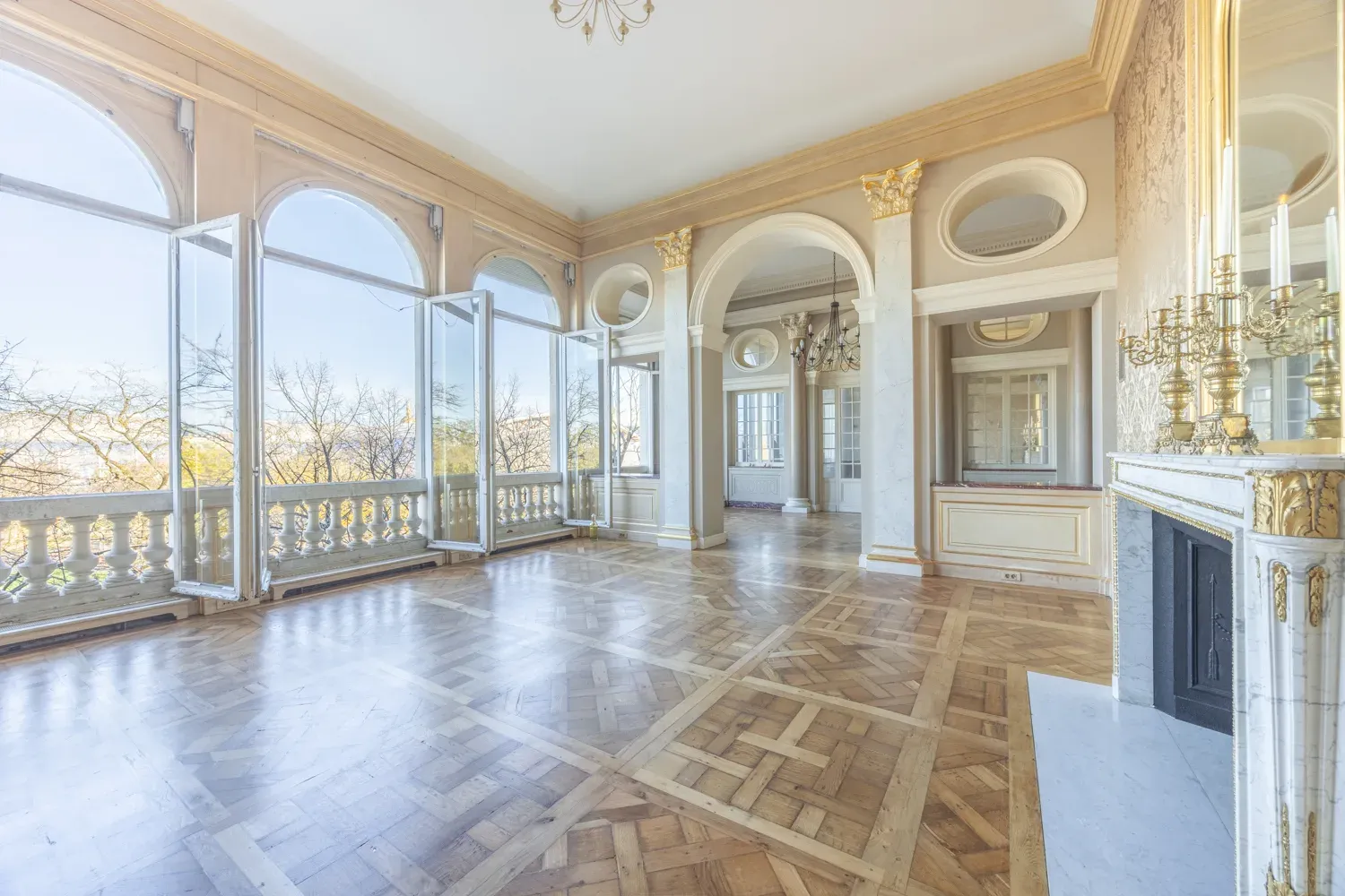 Elegant Eiffel Tower View Apartment for Corporate Events