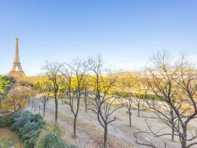 Elegant Eiffel Tower View Apartment for Corporate Events