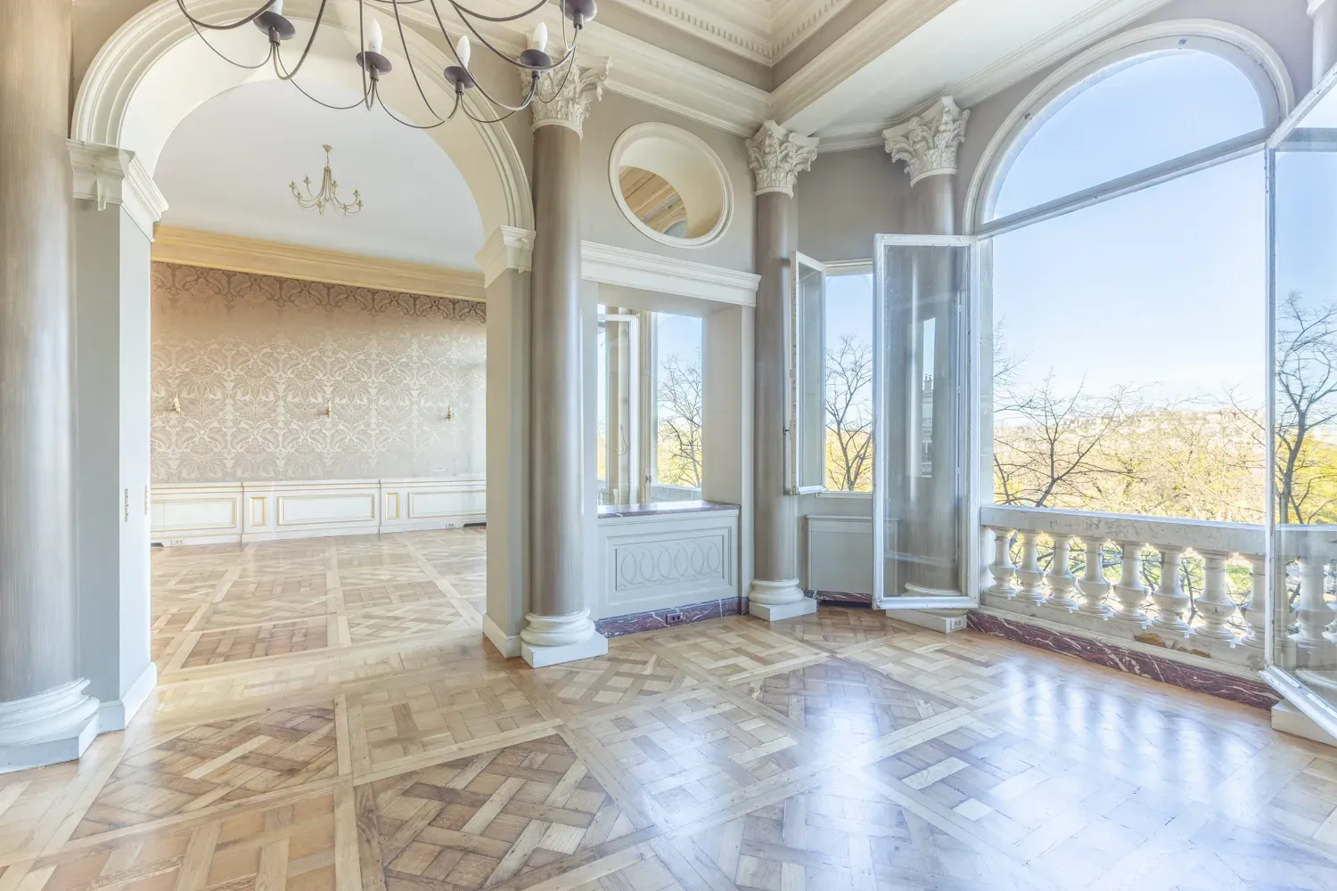 Elegant Eiffel Tower View Apartment for Corporate Events