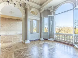 Elegant Eiffel Tower View Apartment for Corporate Events