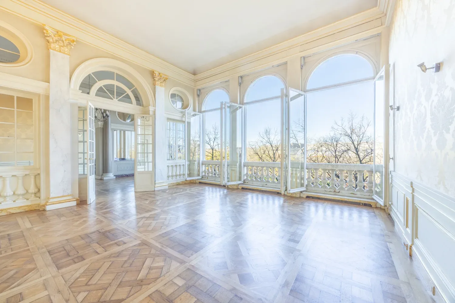 Elegant Eiffel Tower View Apartment for Corporate Events