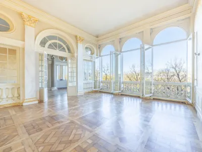 Elegant Eiffel Tower View Apartment for Corporate Events