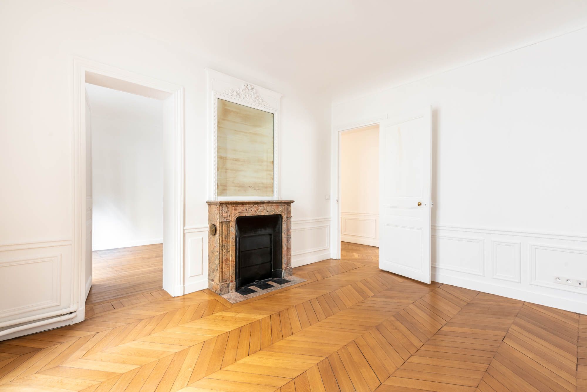 Exceptional Parisian Apartment for Professional Events