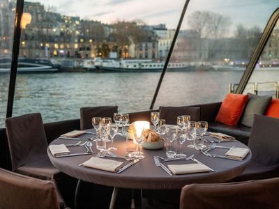 Restaurant Croisière sur la Seine | Dîner Élégant & Événements à Paris