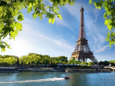 Restaurant Croisière sur la Seine | Dîner Élégant & Événements à Paris
