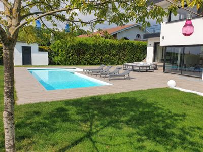 Villa Élégante à Divonne-les-Bains avec Vue sur les Alpes