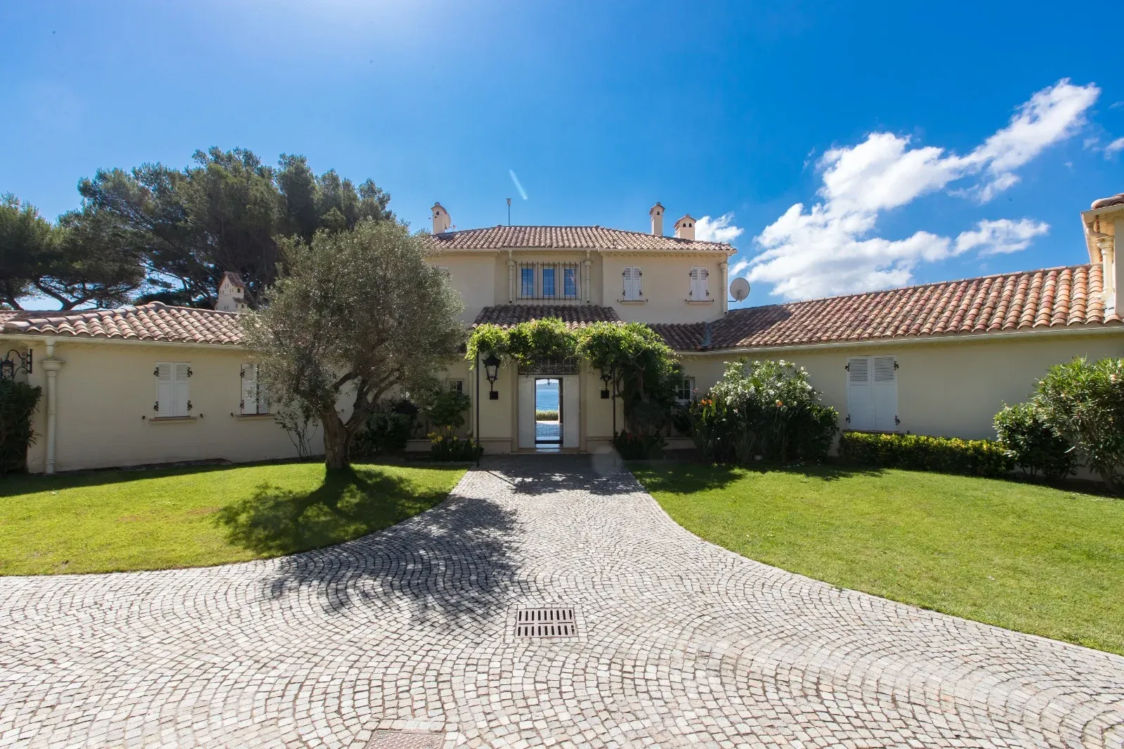 Domaine Art Déco en Front de Mer avec Vue sur la Mer près de Saint-Tropez