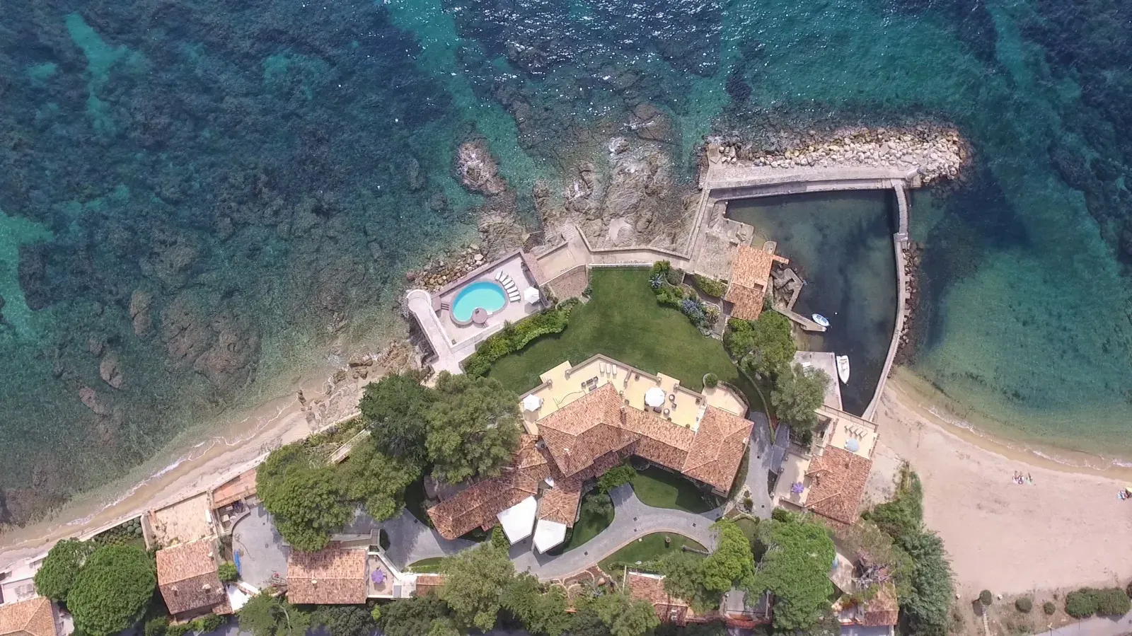 Domaine Art Déco en Front de Mer avec Vue sur la Mer près de Saint-Tropez