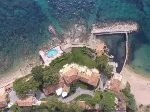 Domaine Art Déco en Front de Mer avec Vue sur la Mer près de Saint-Tropez