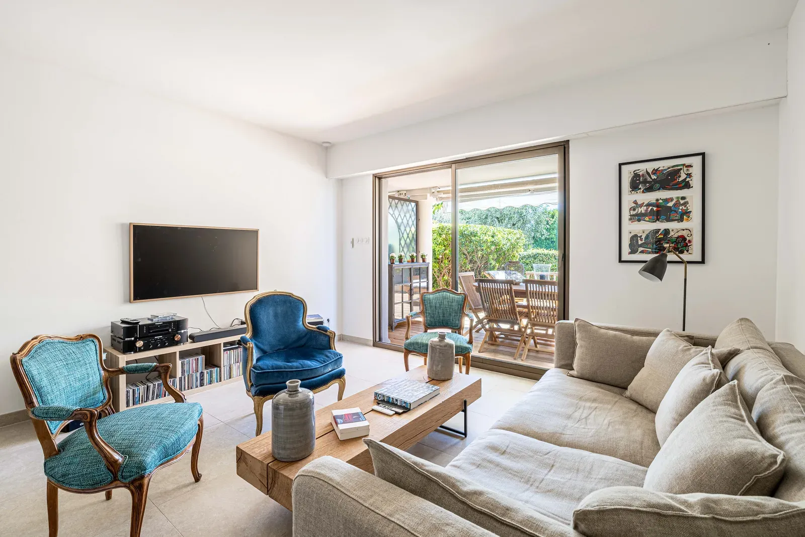 Appartement de plain-pied avec piscine et terrasses à Cannes