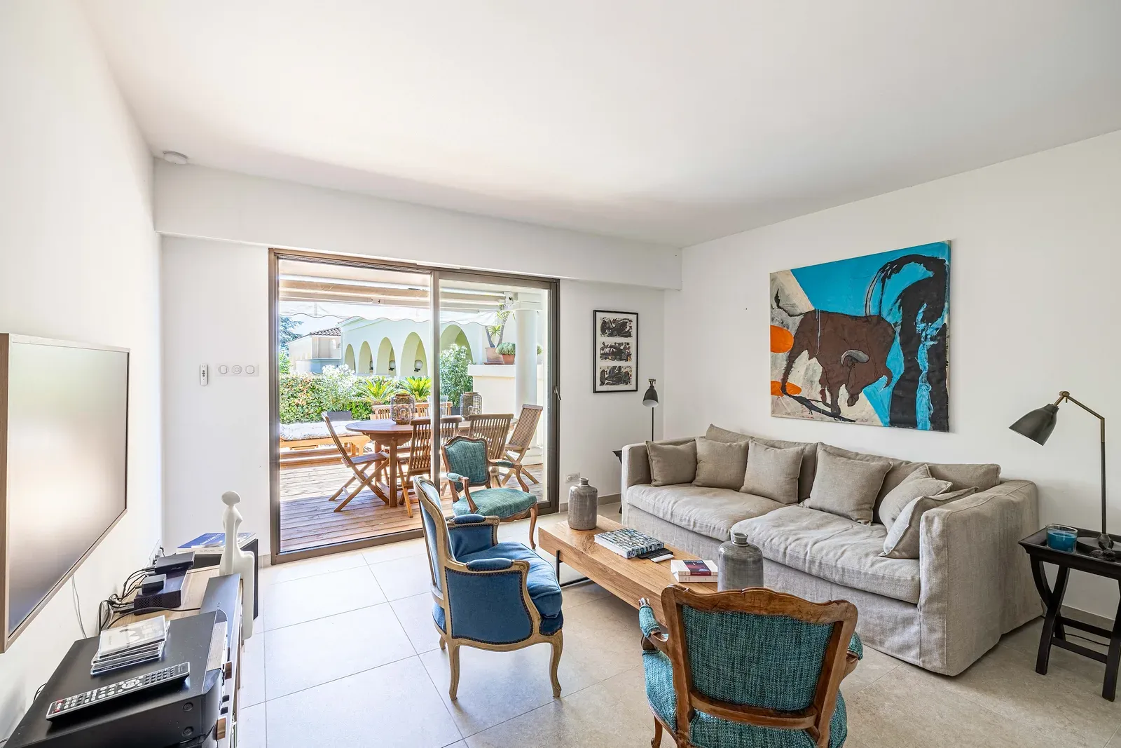 Appartement de plain-pied avec piscine et terrasses à Cannes