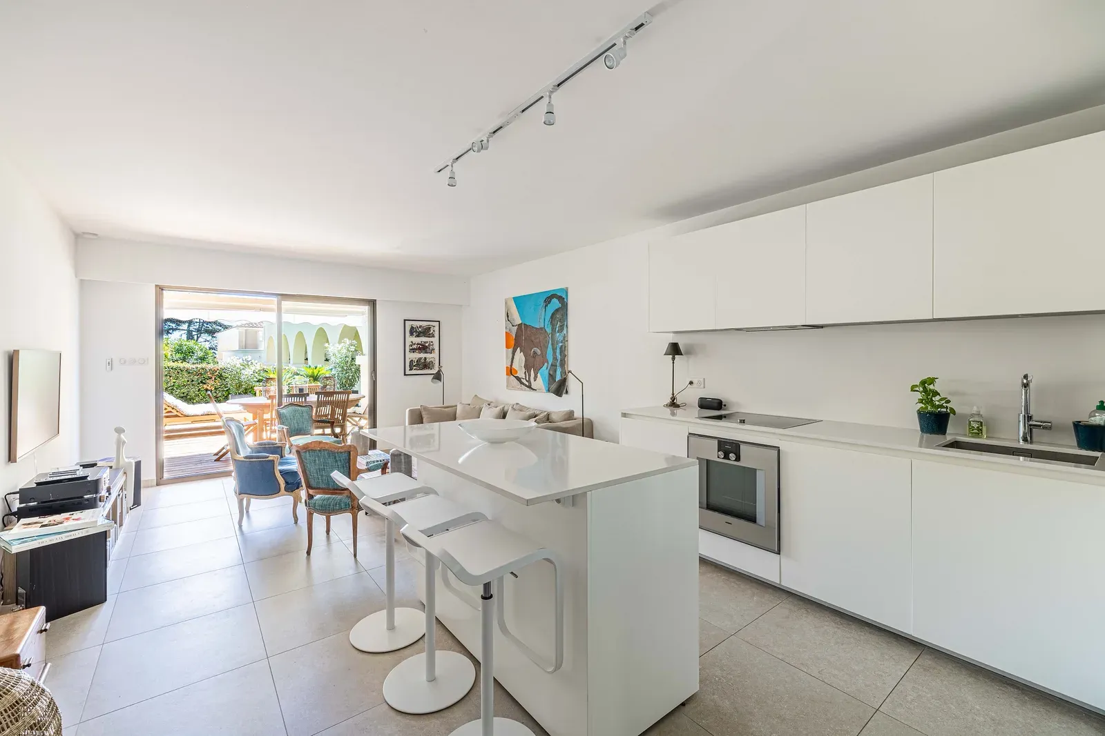Appartement de plain-pied avec piscine et terrasses à Cannes