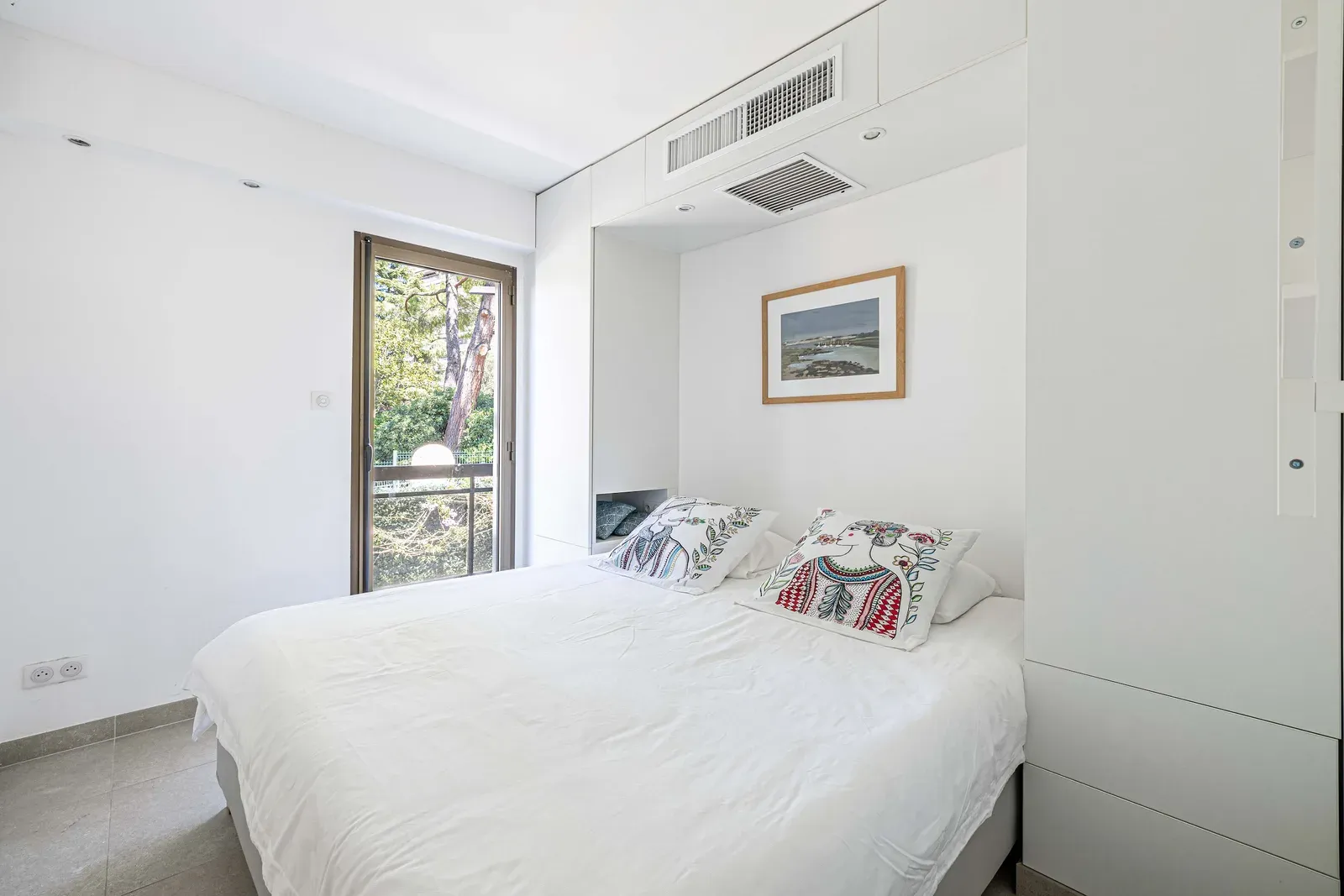 Appartement de plain-pied avec piscine et terrasses à Cannes