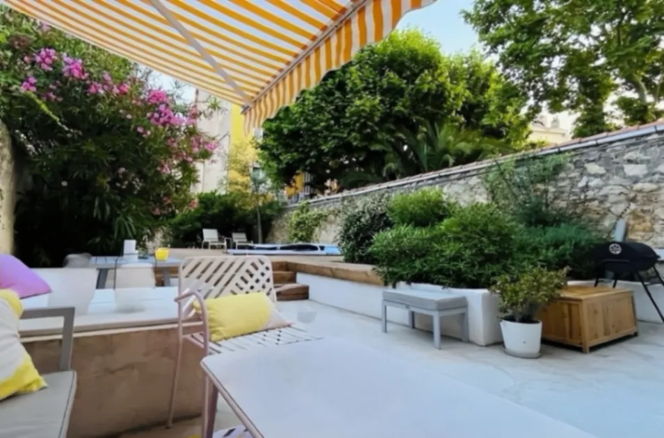 Jardin privé élégant à Saint-Barnabé pour événements & shootings