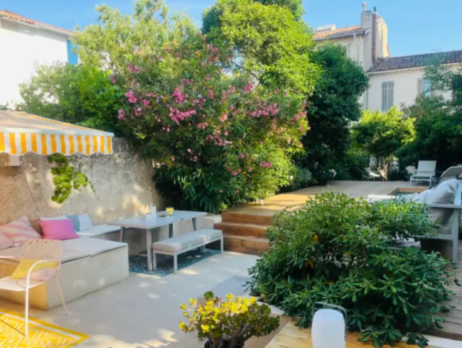 Jardin privé élégant à Saint-Barnabé pour événements & shootings