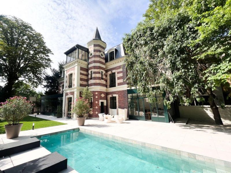 Elegant Mansion in Boulogne for Events
