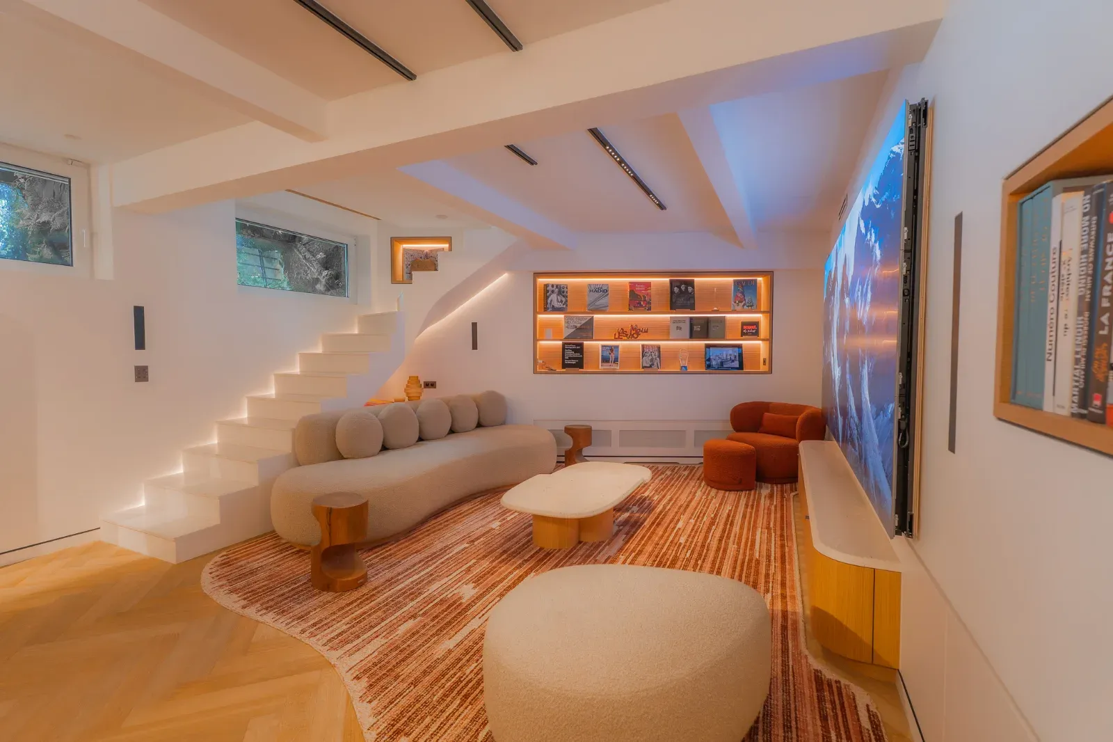 Intimate Parisian Apartment near Trocadéro for Exclusive Events