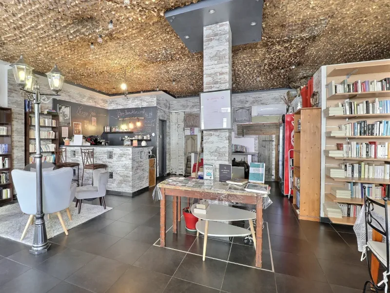 Espace hybride café-bibliothèque et coworking à Ajaccio | Lieu ID 9150
