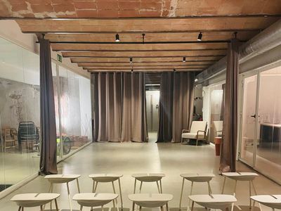 Espace événementiel brut et contemporain dans l'Eixample de Barcelone