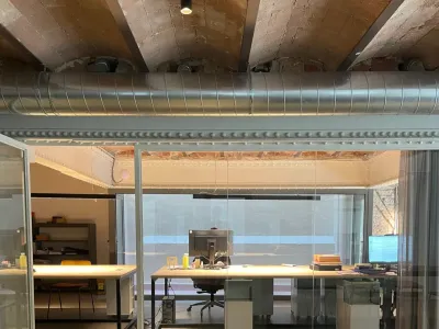 Espace événementiel brut et contemporain dans l'Eixample de Barcelone