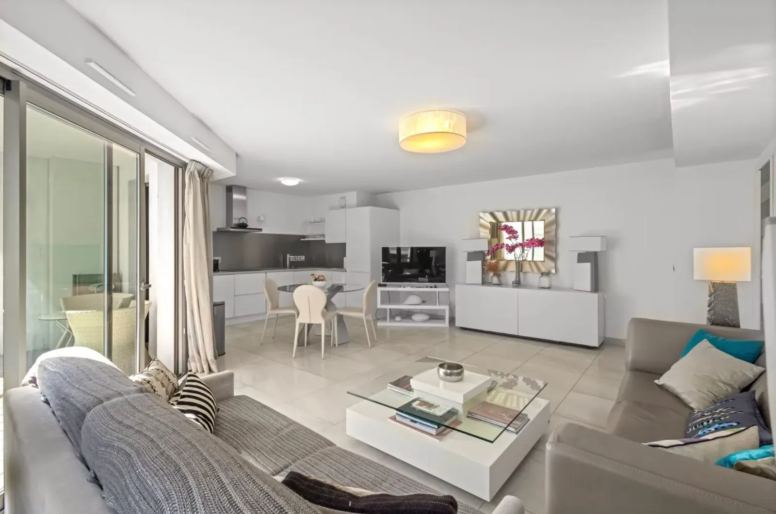 Elegant 2-Bedroom Croisette Apartment with Terrace | Venue for Events in Cannes