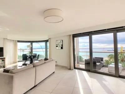 Appartement 2 Chambres Croisette avec Balcon – 135 m² au 7e Étage