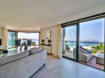 Appartement 2 Chambres Croisette avec Balcon – 135 m² au 7e Étage