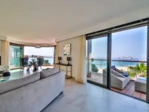 Croisette 2-Bedroom Apartment with Balcony – 135 m² on Floor 7