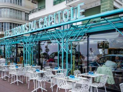 Restaurant les Jardins du Capitole with south-facing terrace