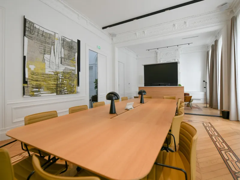 Salle de réunion haussmannienne élégante à Bordeaux