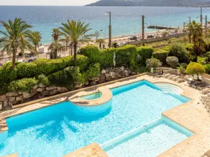 Apartment with Garden & Pool Near Cannes Beach