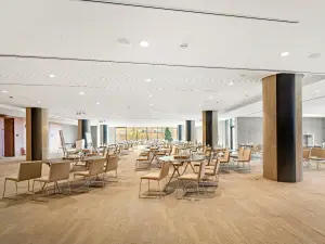 Versatile Mezzanine Meeting Room with Natural Light