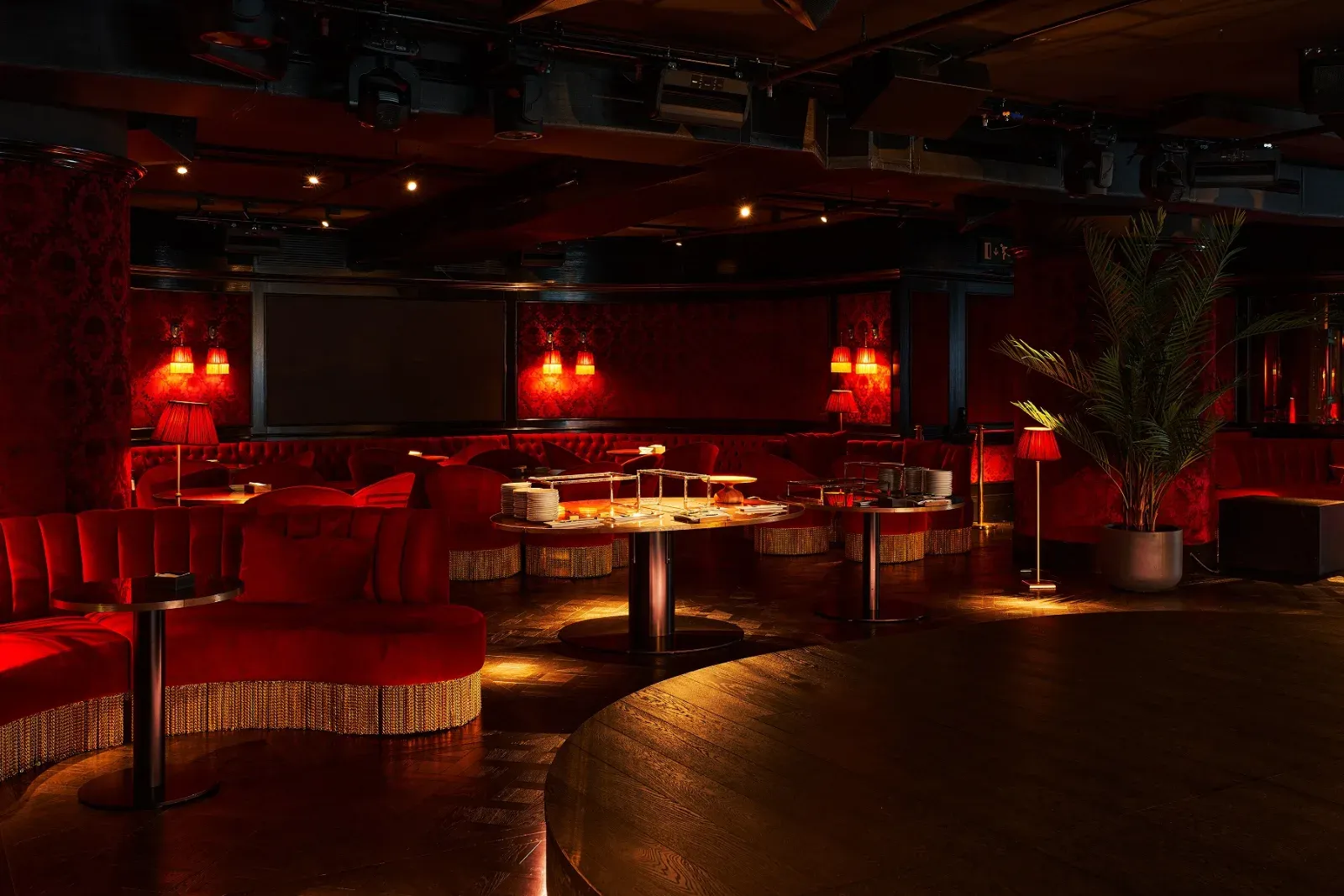Zuu — Exclusive Cabaret-Style Venue in Barcelona