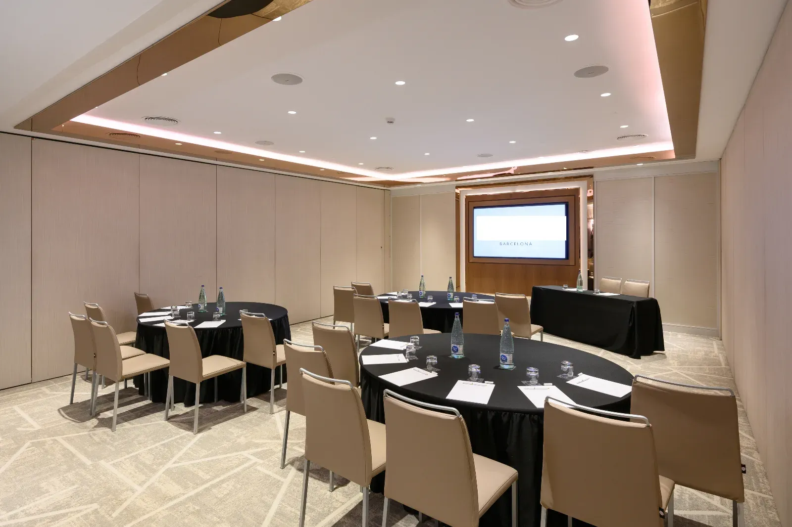 Modern Event Space in Barcelona for Meetings & Workshops