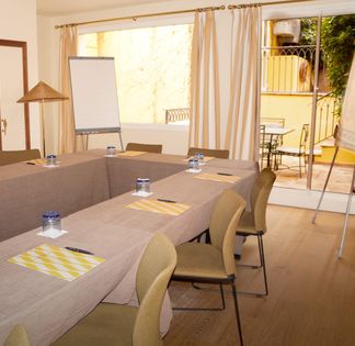 Salle de Conférence Professionnelle à Nice avec Vue sur la Méditerranée