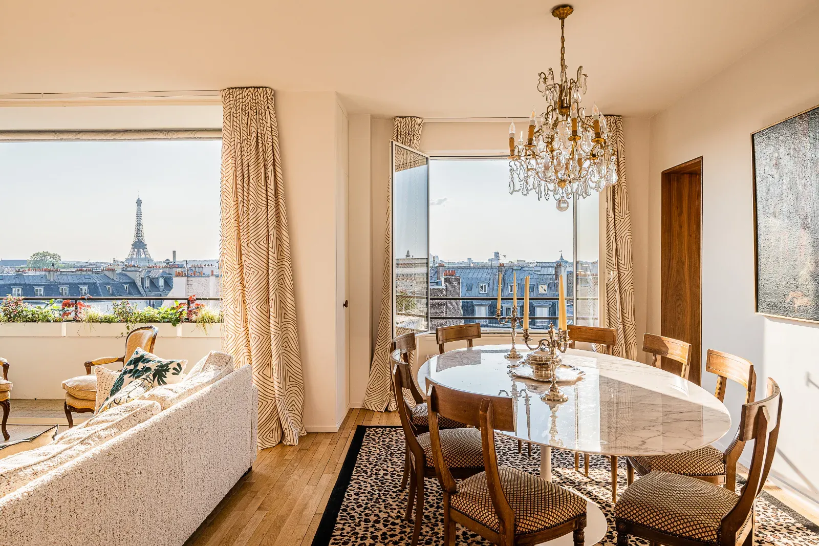 Appartement Parisien Panoramique avec Toit-Terrasse à Saint-Germain-des-Prés