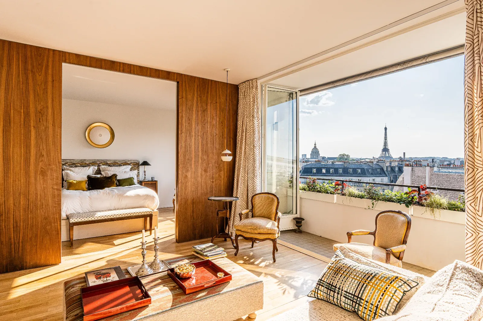 Appartement Parisien Panoramique avec Toit-Terrasse à Saint-Germain-des-Prés