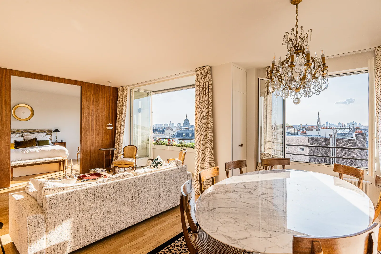 Appartement Parisien Panoramique avec Toit-Terrasse à Saint-Germain-des-Prés