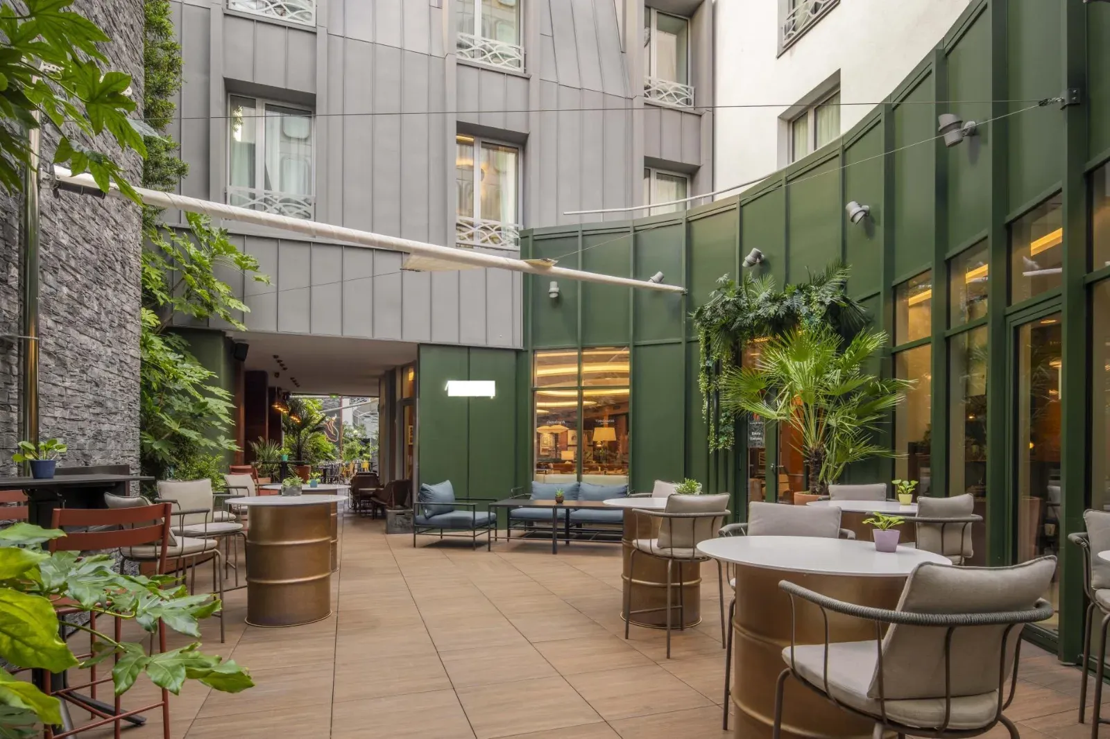 Contemporary Restaurant & Event Space in Paris 10th