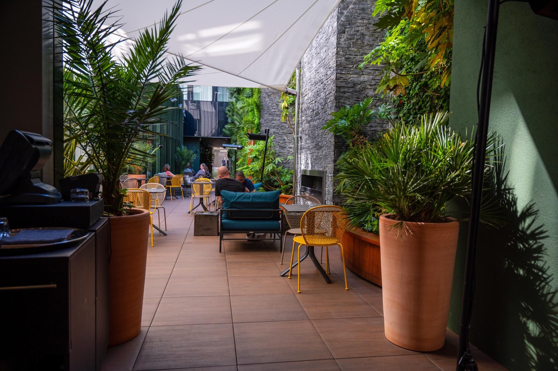 Contemporary Restaurant & Event Space in Paris 10th